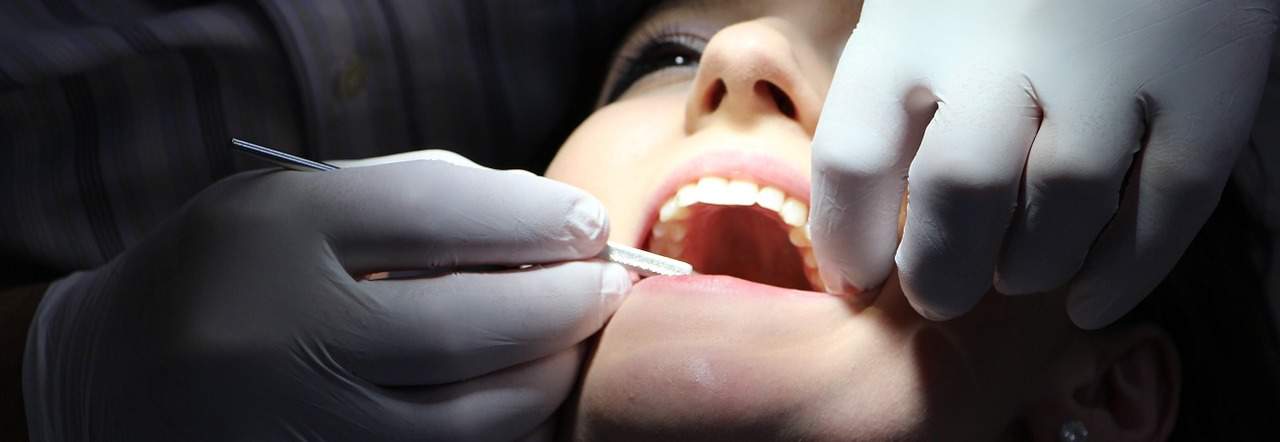 מרפאת שיניים - רופא שיניים